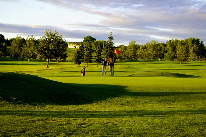 course players with flag